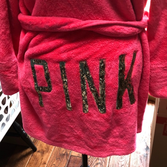 Victoria secret robe - Picture 2 of 3